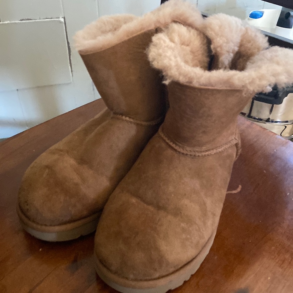 Short bow ugg boots